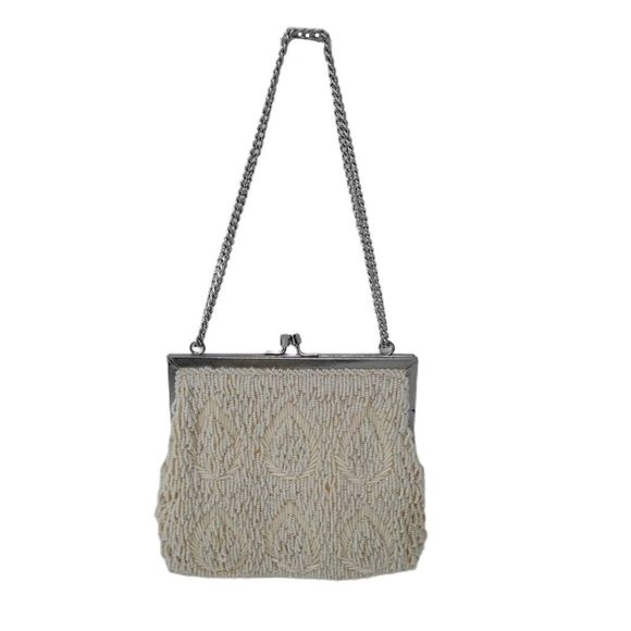 Vintage Handbags - Vintage 1950s White Beaded Kisslock Bag with Silver Chain